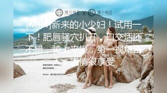 办公楼女厕全景偷拍极品黑丝妹⭐玩手机尿尿两片黑木耳不停流尿